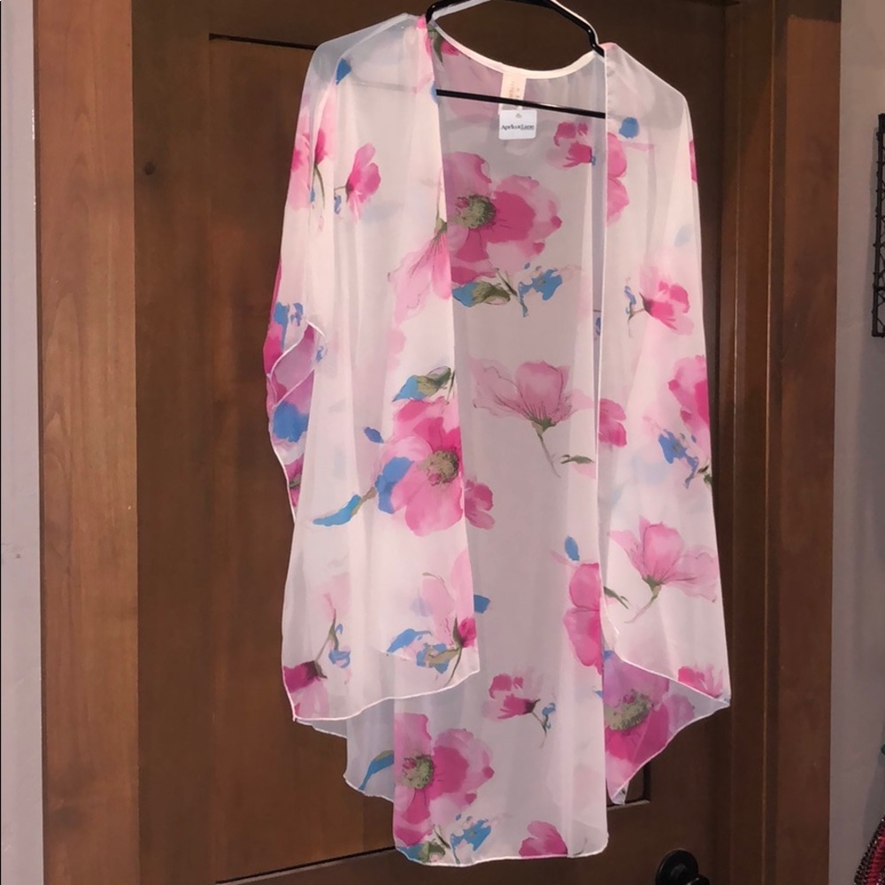 Apricot Lane White Kimono w/ Pink Flower Pattern